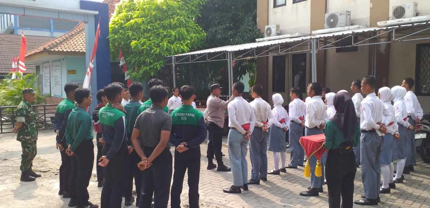 Babinsa Latih Calon Paskibra Pinang Sambut HUT RI Ke-81 1 Babinsa Latih Calon Paskibra Pinang Sambut HUT RI Ke-81