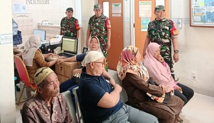 Koramil Cipayung Gelar Bakti Kesehatan Layani Warga Lubang Buaya