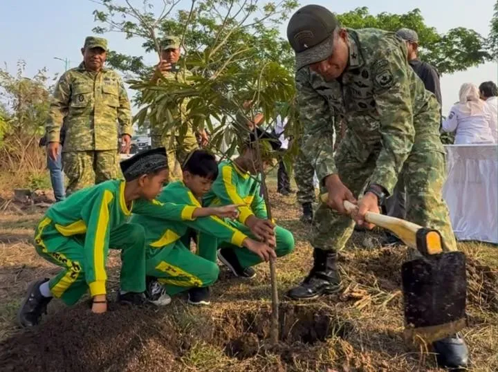 Korem 052 Tanam 2.000 Pohon Peringati Hari Hutan Nasional 1 Korem 052 Tanam 2.000 Pohon Peringati Hari Hutan Nasional