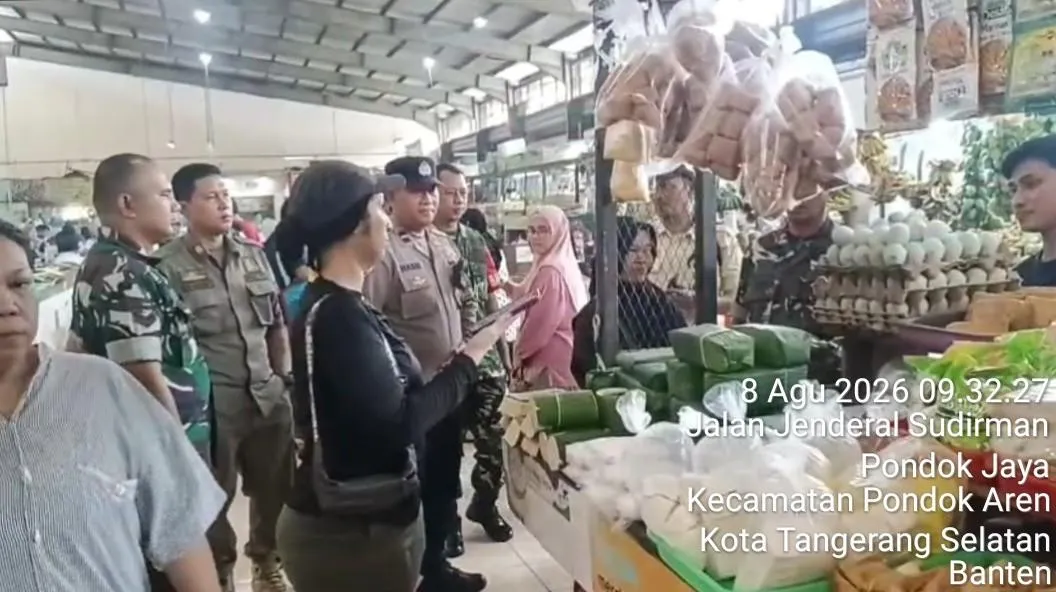 Harga Sembako Dipantau Babinsa di Pasar Modern Bintaro 1 Harga Sembako Dipantau Babinsa di Pasar Modern Bintaro