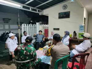 Cegah Tawuran, Koramil Duren Sawit Perkuat Siskamling Bersama Komduk