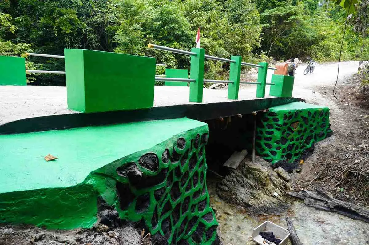 Jembatan Rampung, TMMD Ke-129 Perlancar Akses Warga Kampung Sesor 1 Jembatan Rampung, TMMD Ke-129 Perlancar Akses Warga Kampung Sesor