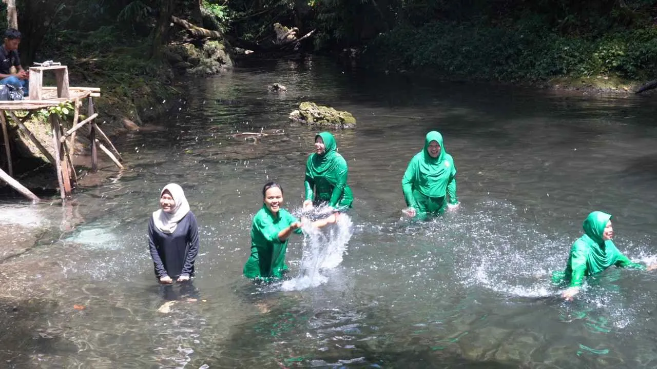 Jembatan Wisata Kampung Sesor Rampung, Akses Air Terjun Kian Mudah