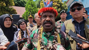 Stafsus Menhan Lenis Kogoya Minta TPNPB-OPM Hentikan Kekerasan di Wamena