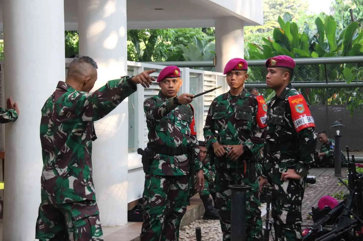 Danyonif 14 Marinir Tinjau Prajurit BKO Paspampres di Istana Negara