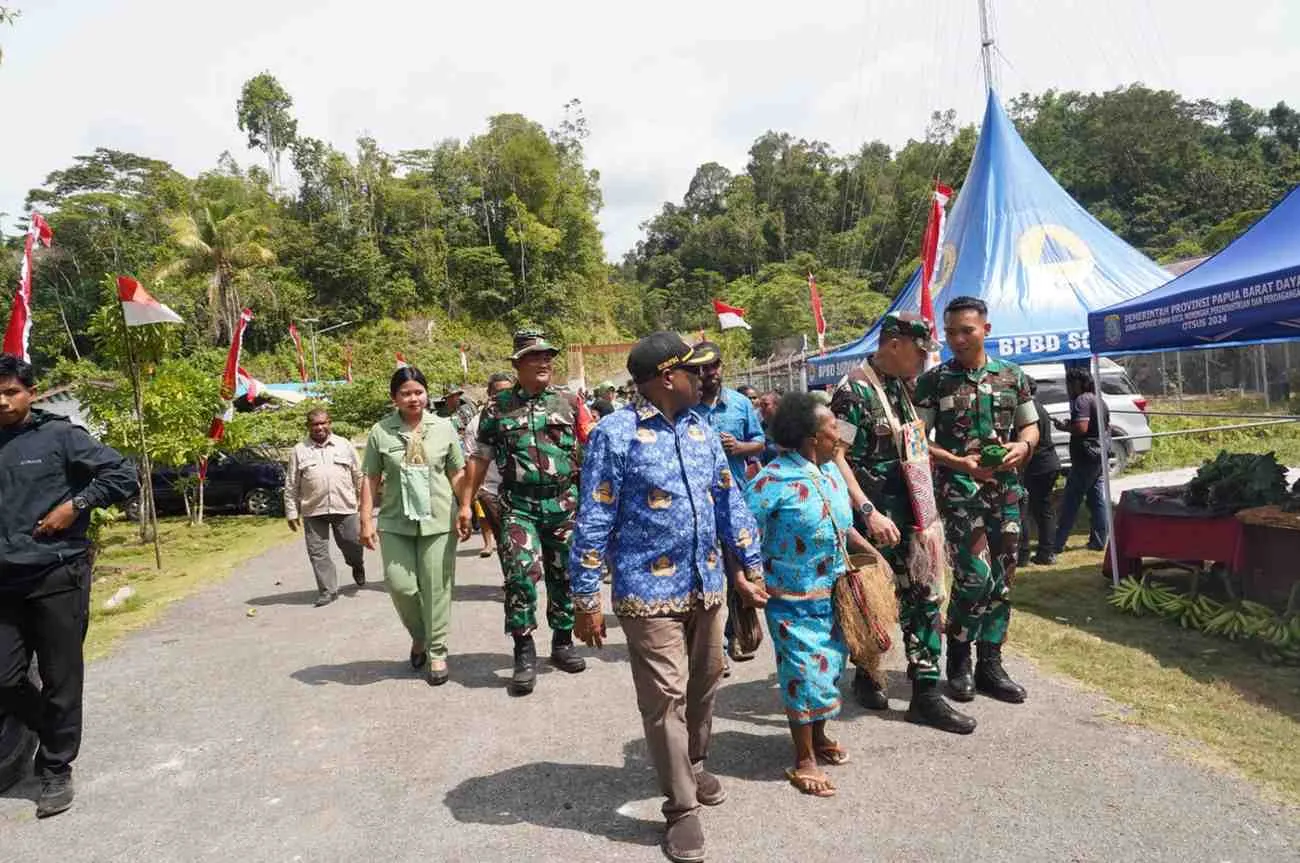 Hasil Kebun Mama-Mama Sesor Dipromosikan UMKM Persit Saat Penutupan TMMD