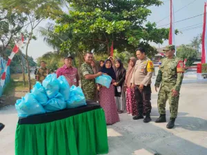 Wadanramil Batuceper Bagikan 21 Paket Sembako Lewat Jaga Jakarta