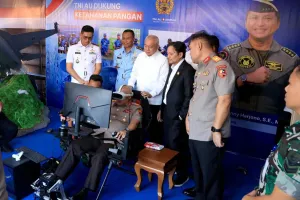 Gubernur Kalsel Jajal Simulator F-16 di Stand Lanud Sjamsudin Noor