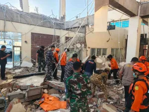 TNI Kerahkan Personel, Hercules dan KRI Tangani Gempa NTT
