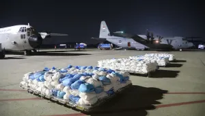TNI Kirim 27 Ton Bantuan Korban Gempa NTT dengan Dua Hercules