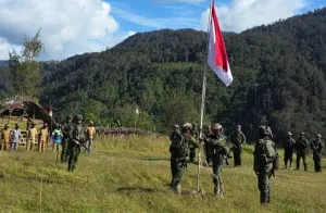 Menembus Ugimba, Koops TNI Habema Kibarkan Merah Putih di Kaki Cartenz