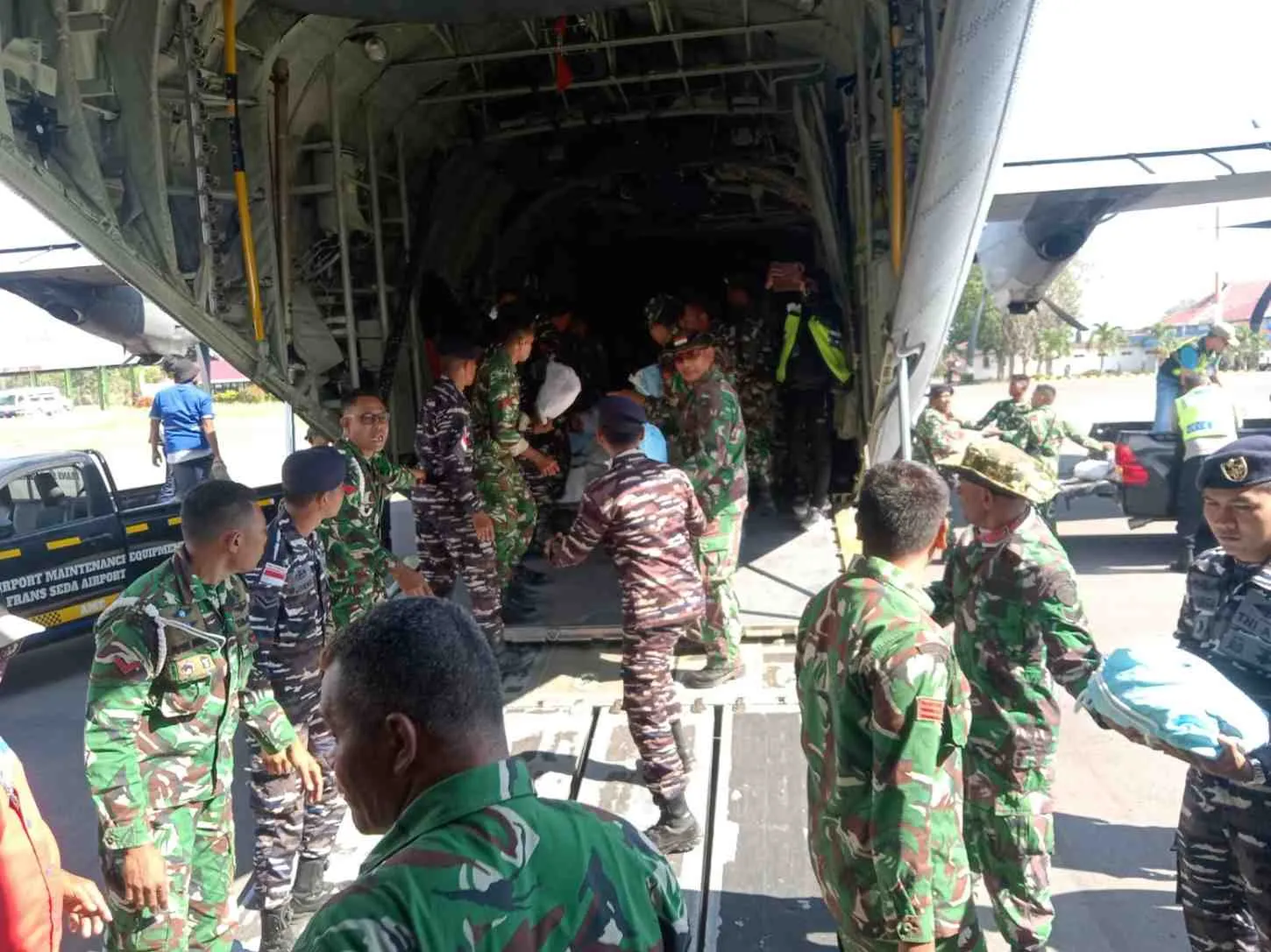 TNI Kerahkan 1.201 Personel dan Alutsista Tangani Gempa NTT 1 TNI Kerahkan 1.201 Personel dan Alutsista Tangani Gempa NTT