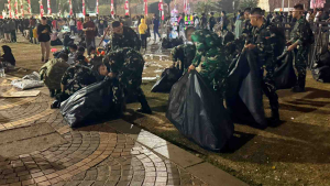 Usai Amankan HUT RI, 400 Prajurit Kodam Jaya Bersihkan Kawasan Monas