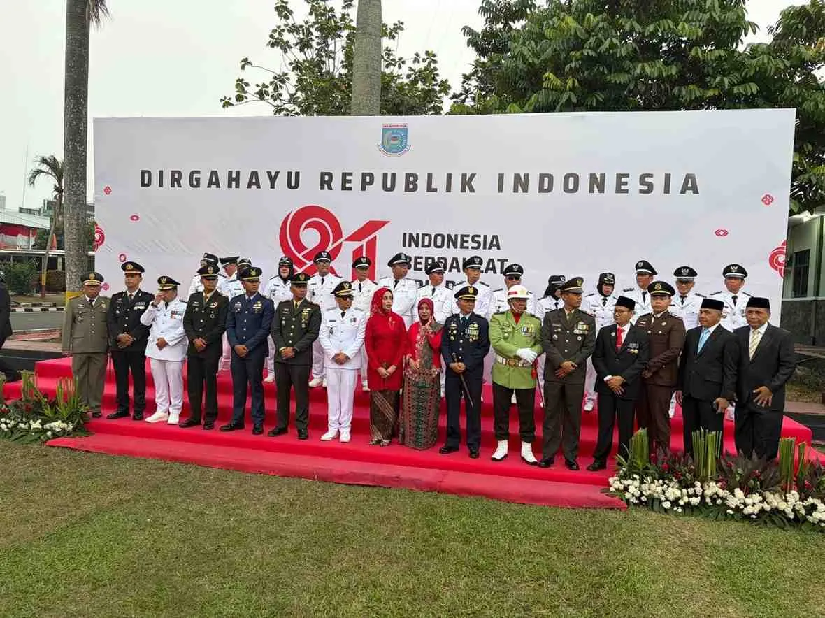 Penurunan Bendera HUT Ke-81 RI di Tangsel Berlangsung Khidmat