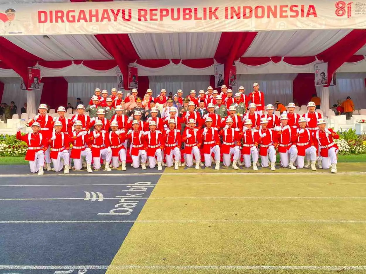 Danramil 01/Tangerang Pimpin Upacara Penurunan Bendera HUT Ke-81 RI
