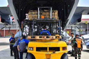 TNI Kerahkan 29 Alutsista dan 122 Ton Bantuan untuk Gempa NTT