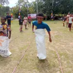 Kepala Suku Senggi Bagikan Sembako dan Gelar Lomba HUT Ke-81 RI