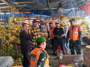 Satgas Sampah Koramil Ciputat Gencarkan Edukasi Kebersihan di Pasar