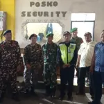 Patroli Malam, Babinsa dan Komduk Sambangi Pos Security di Tangerang