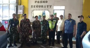 Patroli Malam, Babinsa dan Komduk Sambangi Pos Security di Tangerang