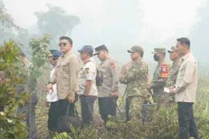 Panglima TNI Dampingi Presiden Tinjau Penanganan Karhutla di Kubu Raya