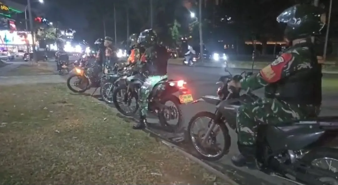 Babinsa dan Mitra Gelar Patroli Malam Bermotor Jaga Keamanan Wilayah