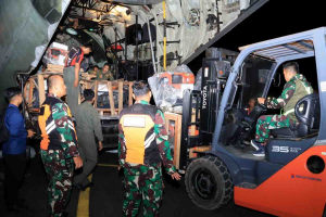 Hercules TNI AU Bawa Bantuan Presiden untuk Tangani Karhutla Kalsel