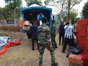 Hari Ke-14, TNI Salurkan 968,953 Ton Bantuan untuk Korban Gempa NTT