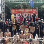 Karnaval HUT RI ke-81, Warga Jatisari Tampilkan Kostum dan Kritik Sosial