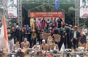 Karnaval HUT RI ke-81, Warga Jatisari Tampilkan Kostum dan Kritik Sosial