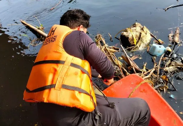 Air Kali Cileungsi Menghitam, DLH Temukan Logam dan Bakteri Lampaui Baku Mutu