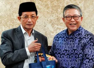 Menag Terima Bantuan OT Group untuk Korban Gempa NTT