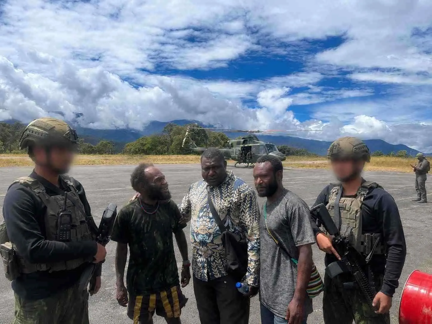 Koops TNI Habema Evakuasi Warga di Tengah Situasi Konflik Ugimba