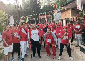 Ratusan Warga Jatisari Antusias Ikuti Jalan Sehat, Semarakkan HUT RI ke-81