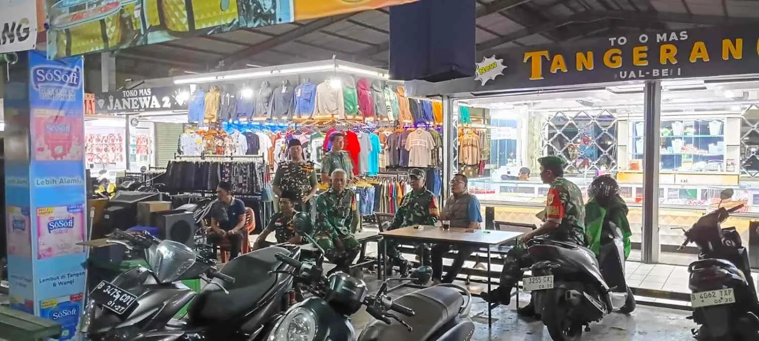 Babinsa dan Komduk Patroli Malam Jaga Keamanan Tangerang
