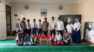 Polwan Batalyon B Pelopor Dekatkan Polri dengan Anak Lewat Aksi Sosial