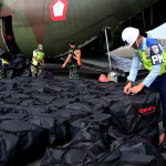 Hercules TNI AU Bawa 500 Koli APD untuk Perkuat Penanganan Karhutla Kalsel