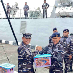 KRI Bawal-875 Kirim 2 Ton Bantuan untuk Korban Gempa NTT dan Flores