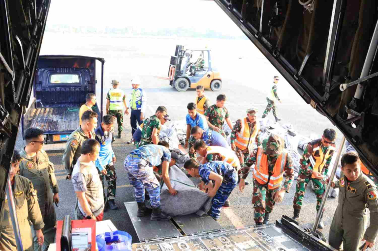 Hercules TNI AU Bawa Tangki Air untuk Perkuat Penanganan Karhutla Kalsel