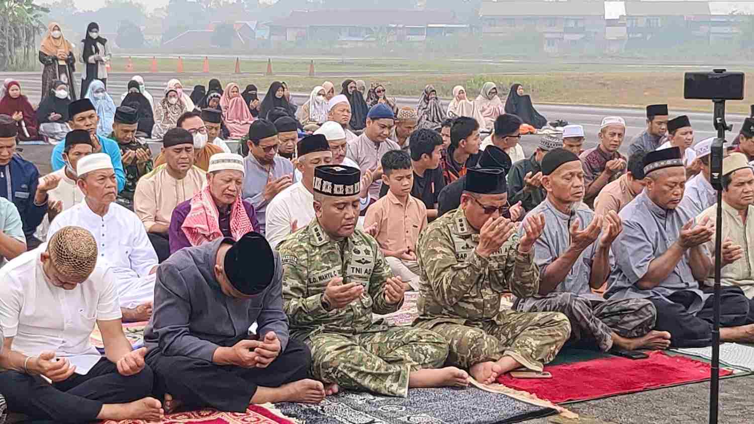 Satgas Karhutla TNI Ajak Warga Melawi Cegah Kebakaran Hutan