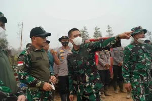 TNI Alihkan Perkuatan Pasukan ke Sektor Selatan Kalbar untuk Tangani Karhutla