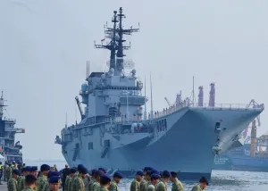 Wapang TNI Dampingi Menhan Sambut ITS Giuseppe Garibaldi