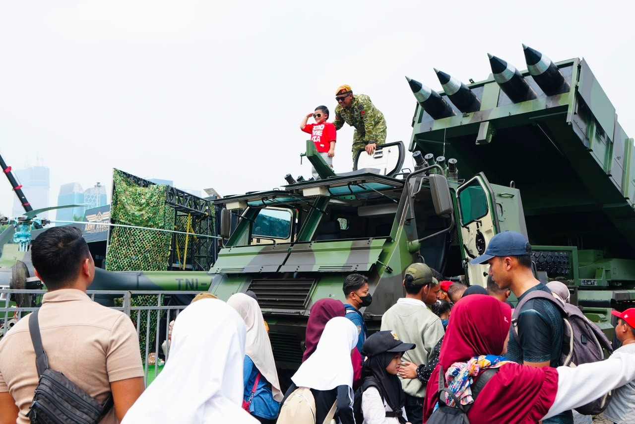 TNI Pamerkan Alutsista Tiga Matra di Silang Monas