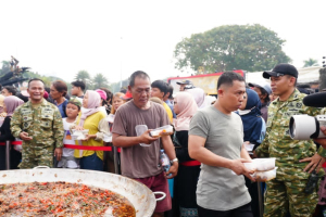 TNI Bagikan 22.000 Porsi Makanan Gratis di TNI Fair 2026