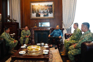 Wadan Kodiklat TNI Anjangsana ke Kediaman Marsekal Purnawirawan Fadjar Prasetyo