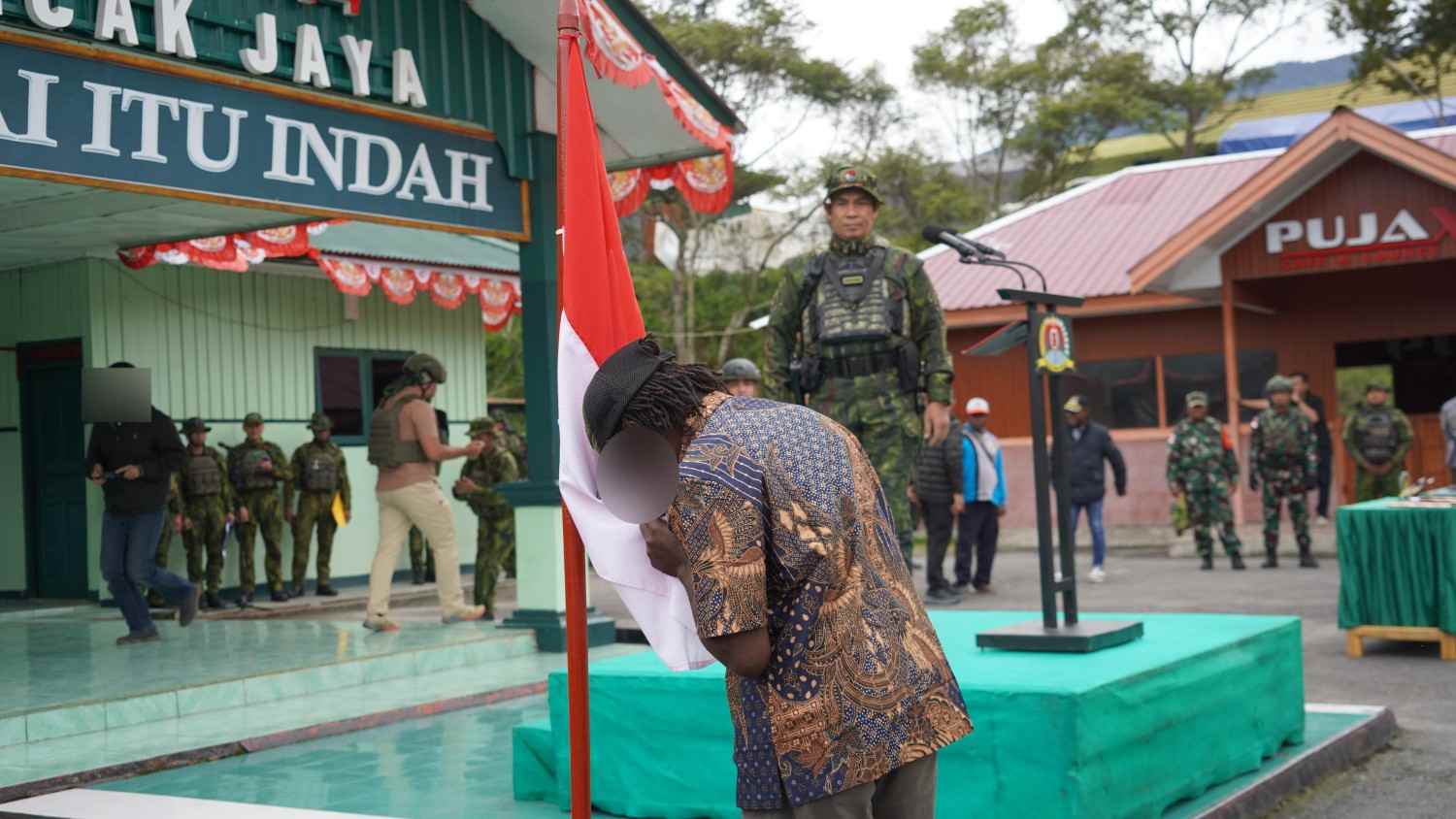 Empat Anggota OPM Serahkan Senjata di Puncak Jaya