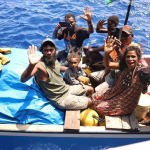 KRI WSH-991 Evakuasi 11 Warga Papua Nugini di Samudra Pasifik
