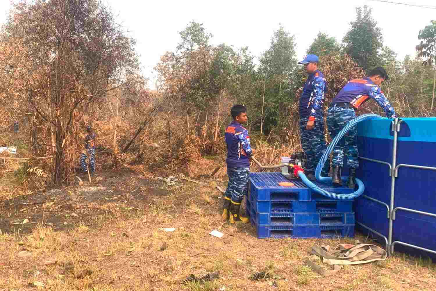 Satgas Darat Lanud Sjamsudin Noor Perkuat Pembasahan Lahan Gambut