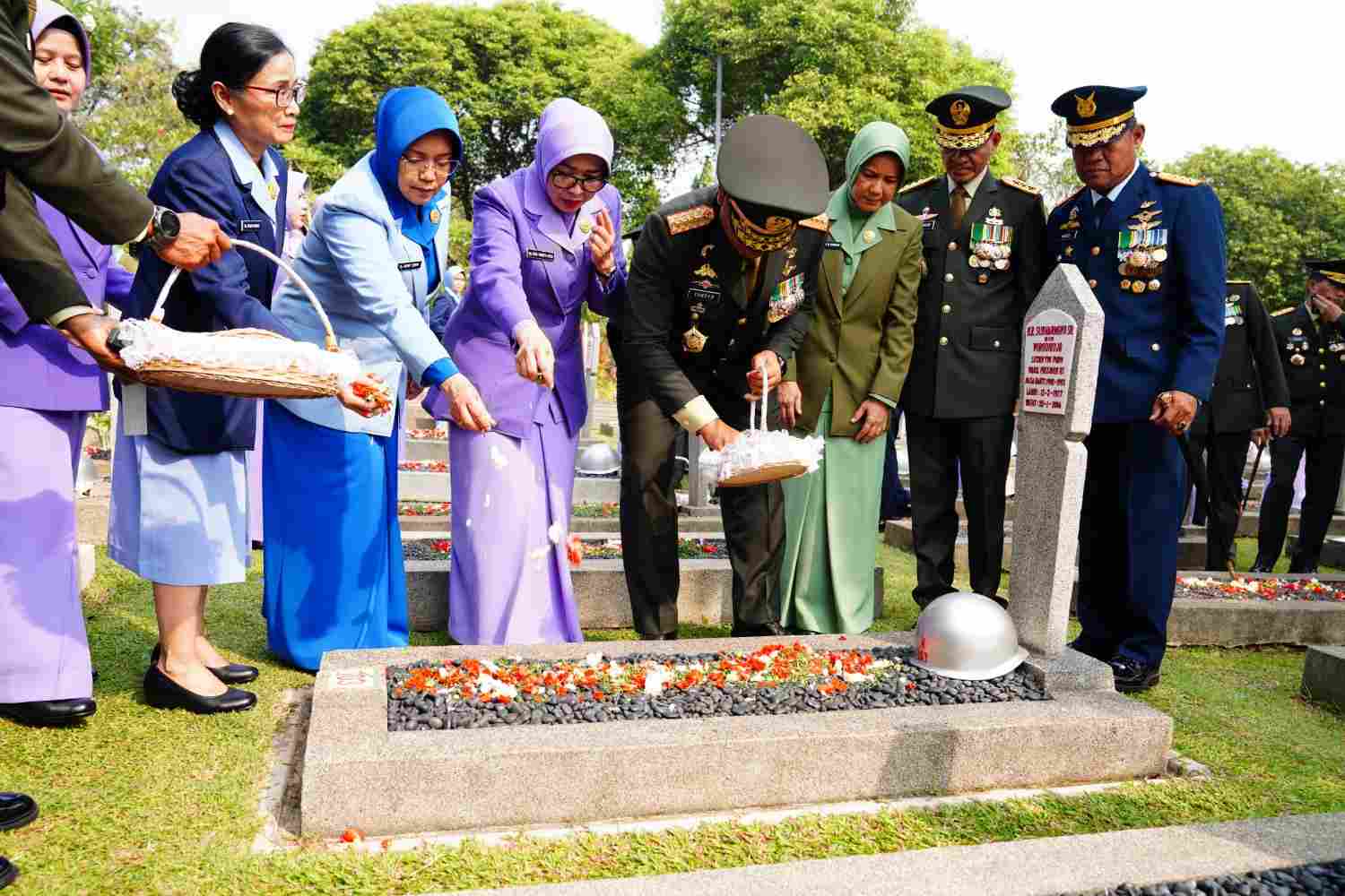 Wapang TNI Pimpin Ziarah Nasional HUT Ke-81 TNI di TMP Kalibata