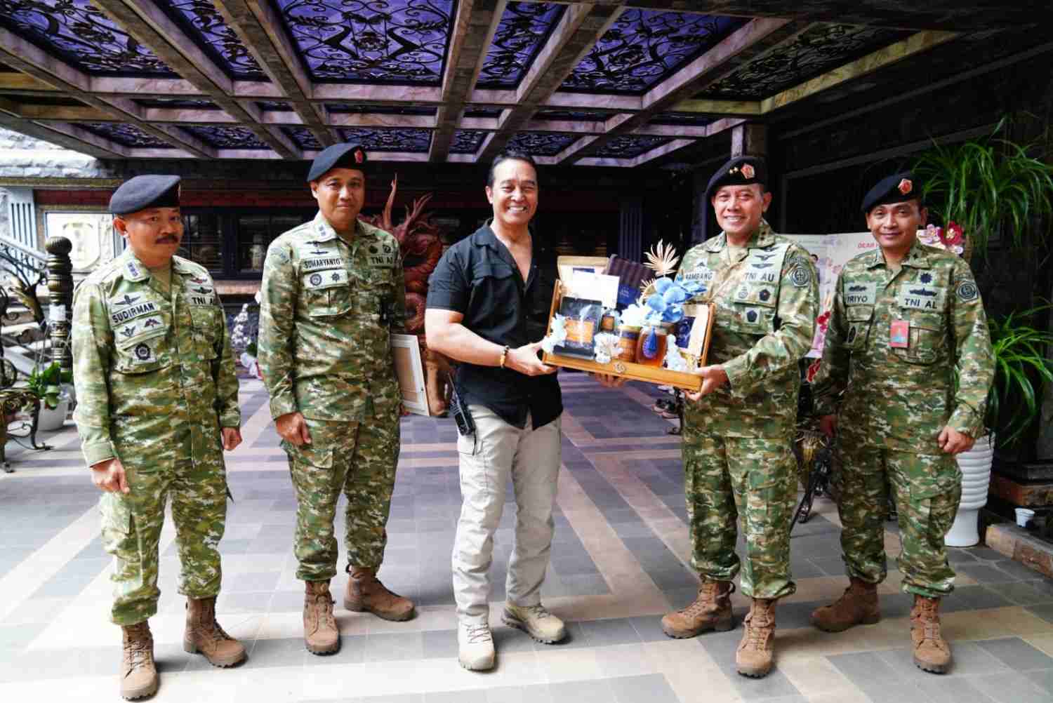 Wadan Kodiklat TNI Anjangsana ke Mantan Panglima TNI Andika Perkasa